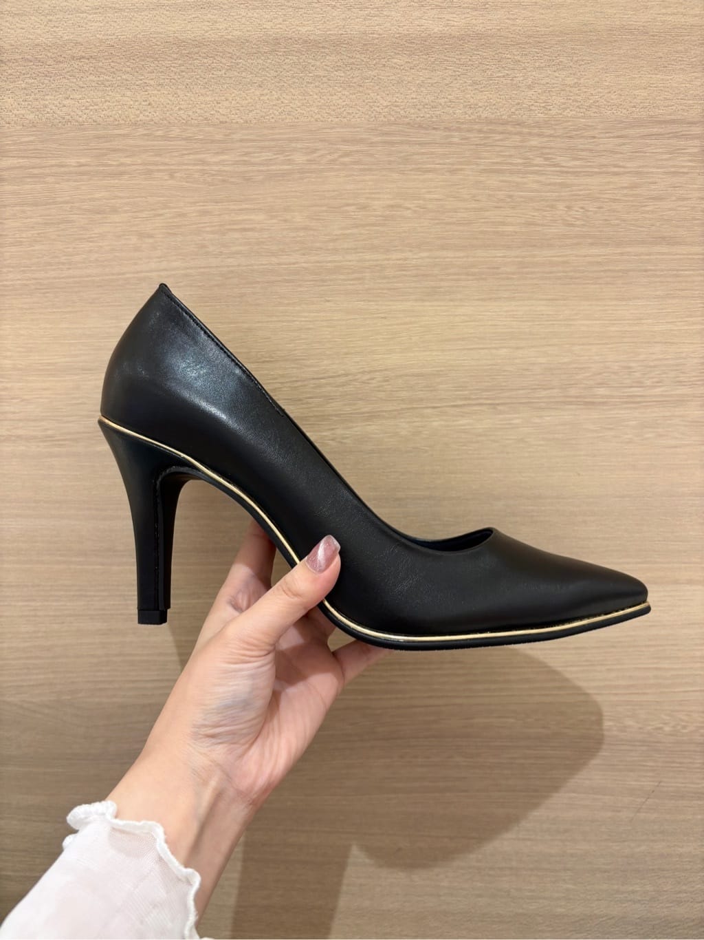 まっきーさんの「ESPERANZA｜【レイン対応/12時間パンプス】約8.5cm　歩きやすくて疲れにくい」を使ったコーディネート