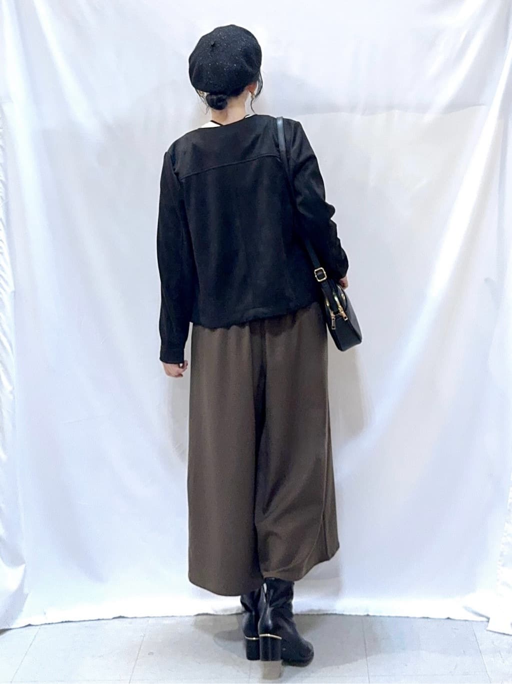 𝐇𝐢𝐫𝐨𝐦𝐢さんの「SHOO･LA･RUE｜【S-LL/2点セット】脚のラインを拾いにくい ベルト付きタックスカーチョパンツ」を使ったコーディネート