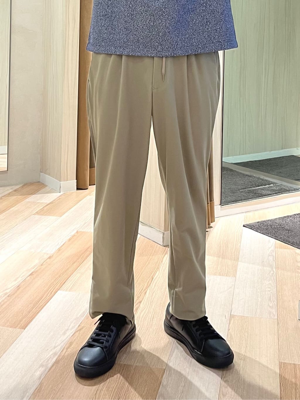 URAさんの「TAKEO KIKUCHI｜【3D ナイロン ストレッチ】ジップアップ フードブルゾン」を使ったコーディネート
