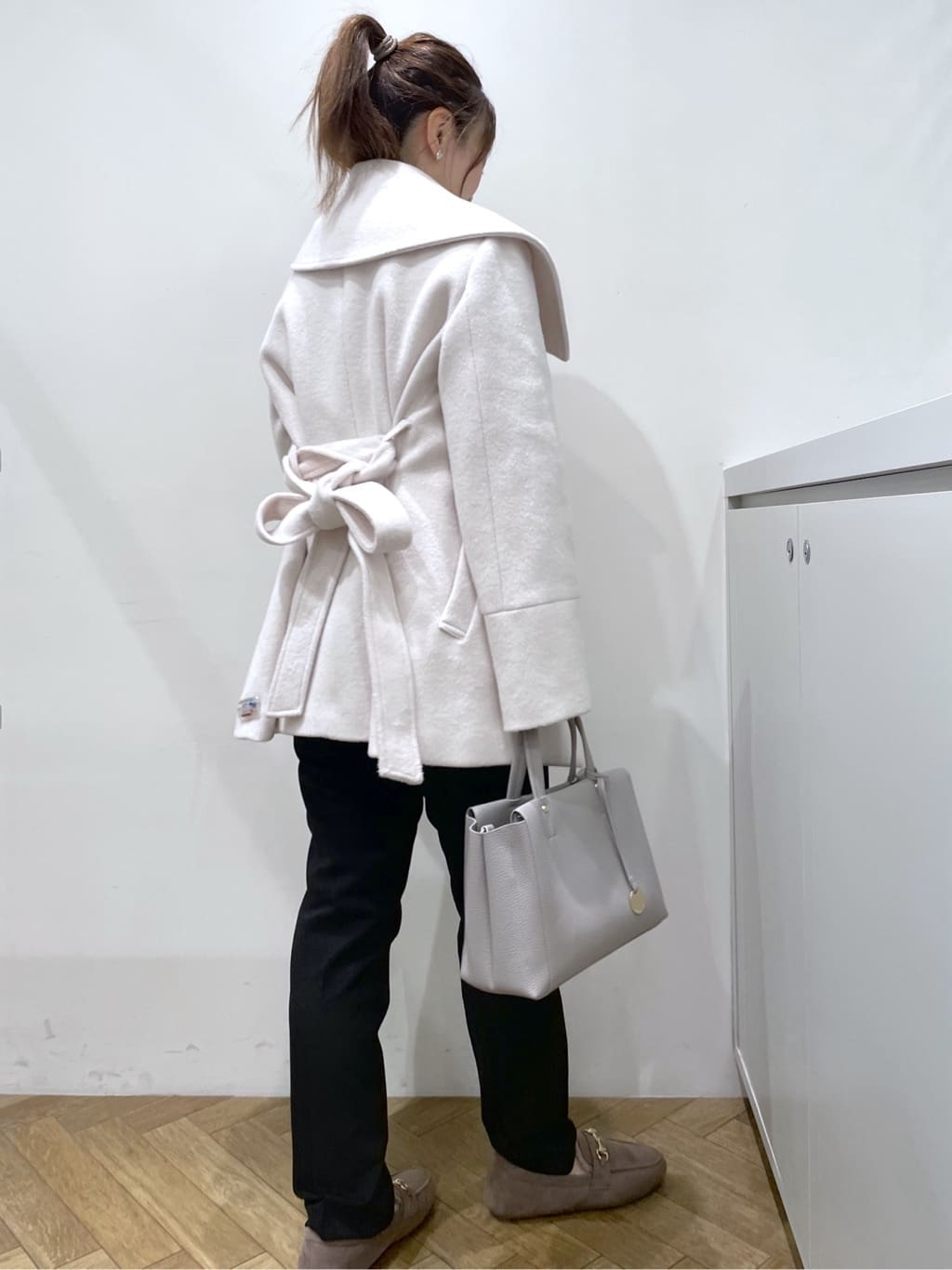 Junさんの「index｜ベルト付ビッグカラーミドルコート」を使ったコーディネート