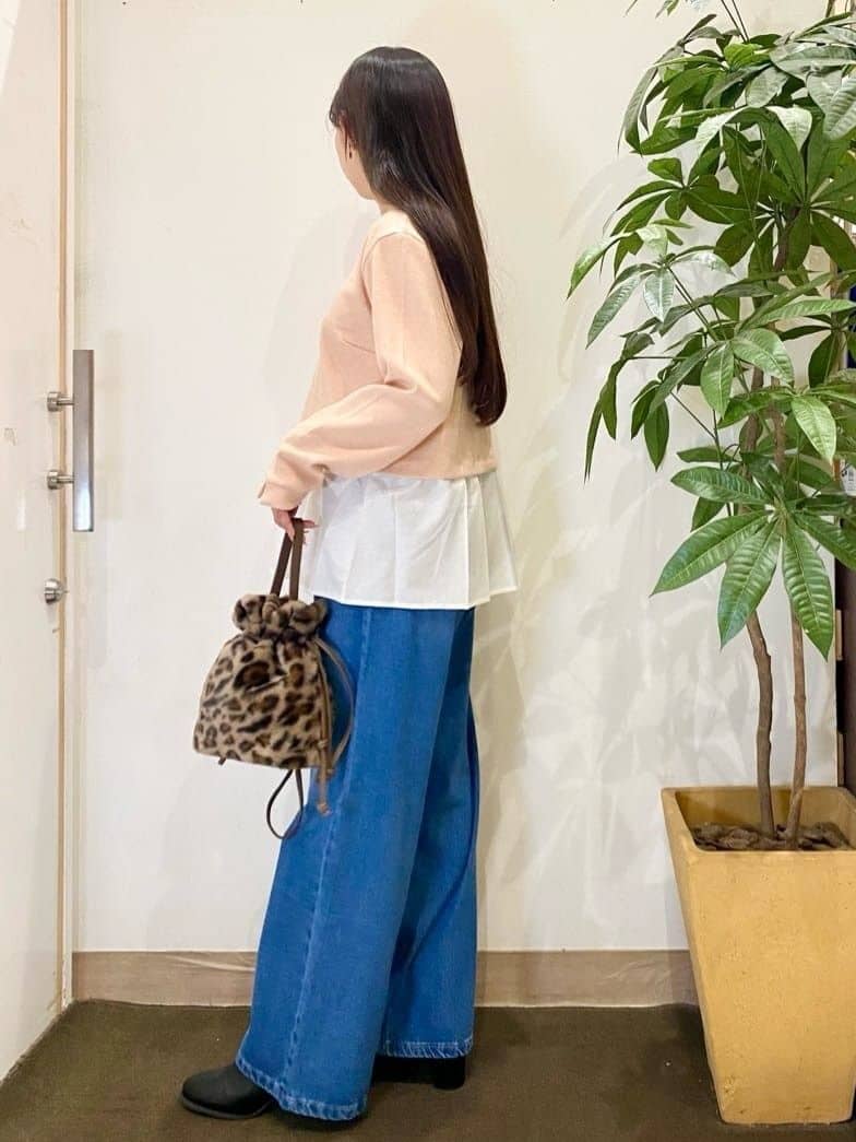 AYUMIさんの「SHOO･LA･RUE｜【S-LL】気になる腰回りをカバー レイヤード風ドッキングトップス」を使ったコーディネート