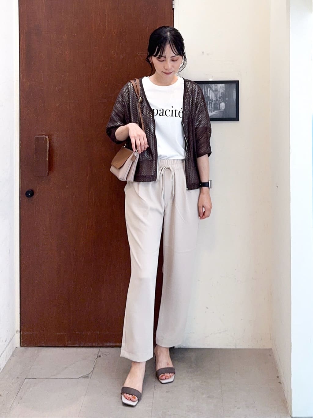 𝐇𝐢𝐫𝐨𝐦𝐢さんの「SHOO･LA･RUE｜【洗える/S-LL】季節の変わり目に 透かし柄が涼やか ジップブルゾン」を使ったコーディネート