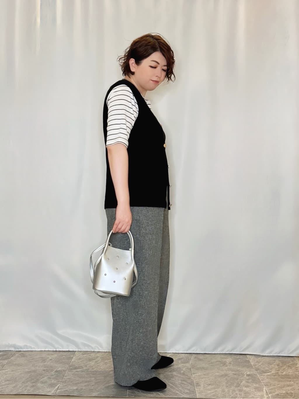たみさんの「SHOO･LA･RUE｜【S-LL】ゴールドボタンが上品 大人のニットベスト」を使ったコーディネート