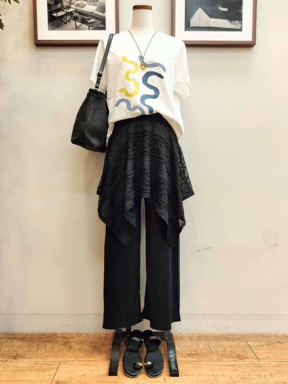 うっちーさんの「SHOO･LA･RUE｜【S-LL/ひんやり/汗ジミ軽減/UVカット】グラフィックアソートTシャツ」を使ったコーディネート