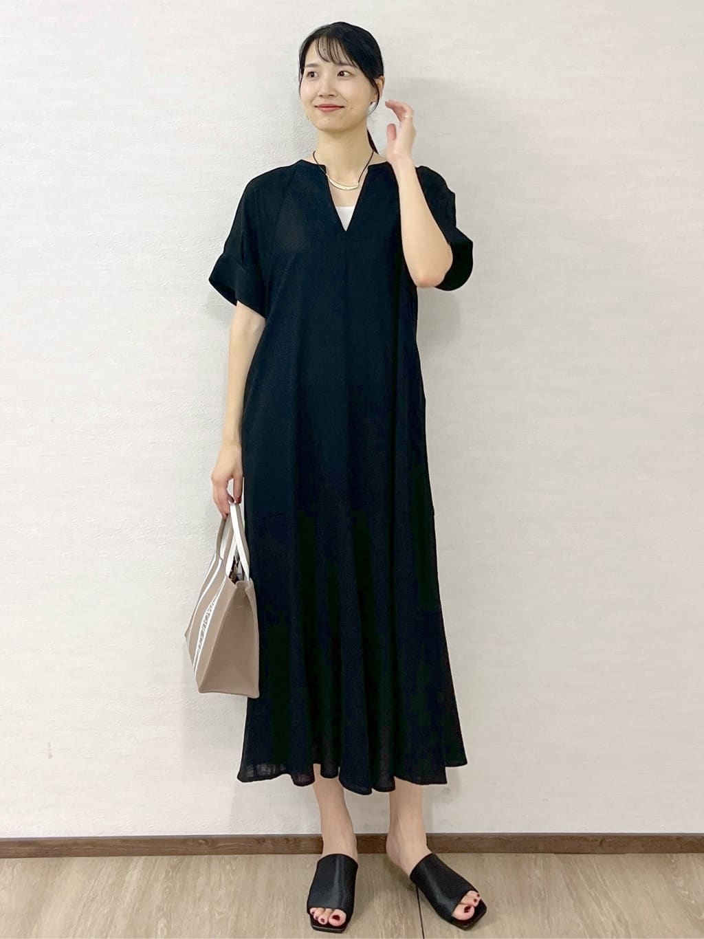 sachikoさんの「OPAQUE.CLIP｜レーヨン麻キーネックワンピース【洗える】」を使ったコーディネート