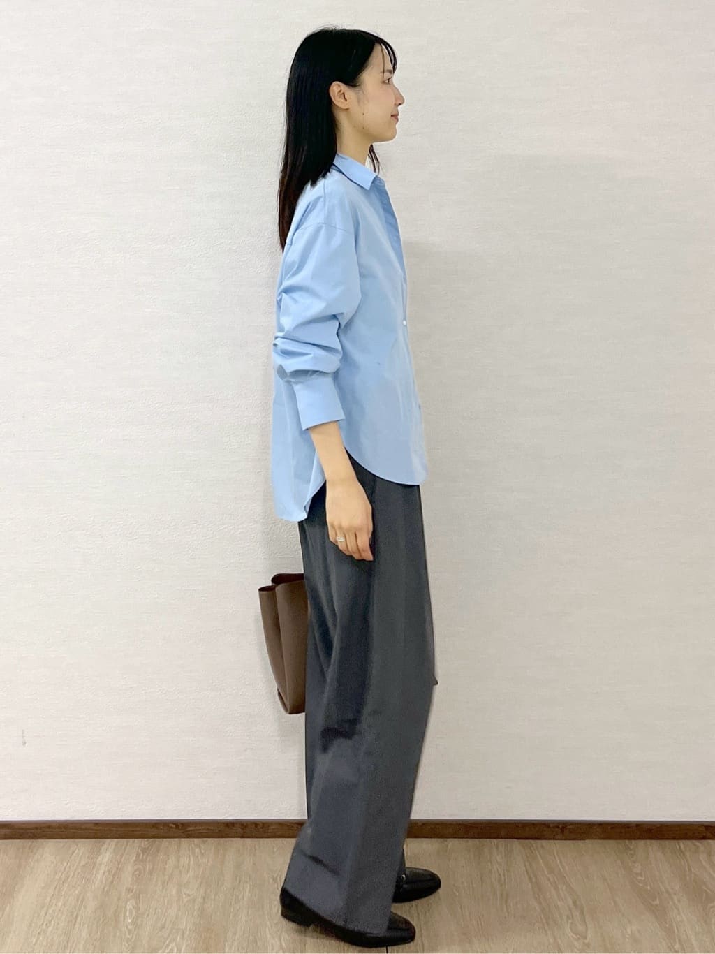 sachikoさんの「OPAQUE.CLIP｜ポケット刺繍レギュラーカラーシャツ【洗濯機OK】」を使ったコーディネート