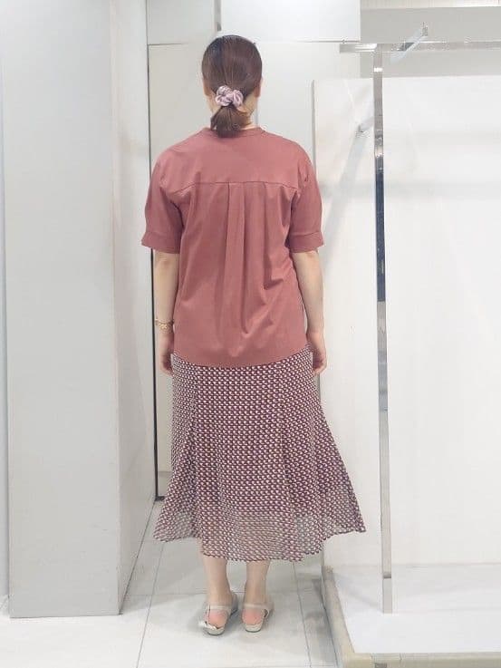 AZUSAさんの「Reflect｜【すっきり見え！長め丈／マシンウォッシュ可】スキッパーネックジャージトップス」を使ったコーディネート