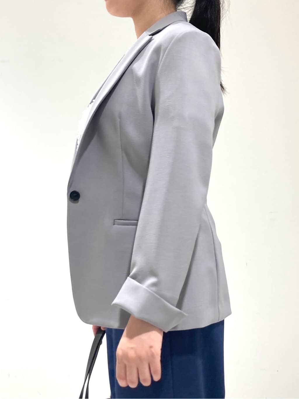 momokoさんの「INDIVI｜【洗える】胸元タックフリルブラウス」を使ったコーディネート