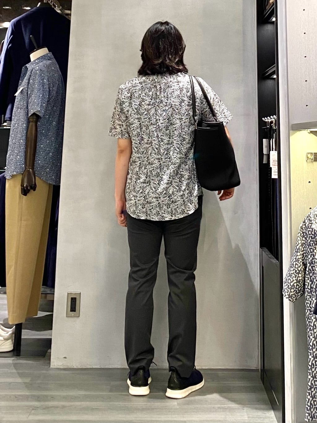 nishiさんの「TAKEO KIKUCHI｜【全7サイズ&times;8色展開！】トップマルチヘリンボン パンツ」を使ったコーディネート