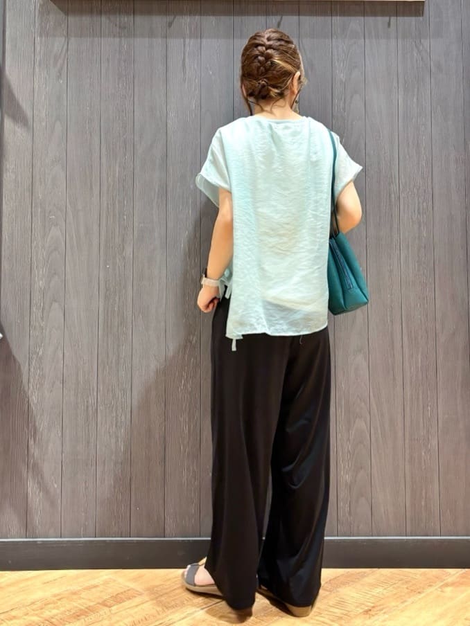 meiさんの「SHOO･LA･RUE｜【洗える/S-LL】上品なシアー感 レイヤード風トップス」を使ったコーディネート