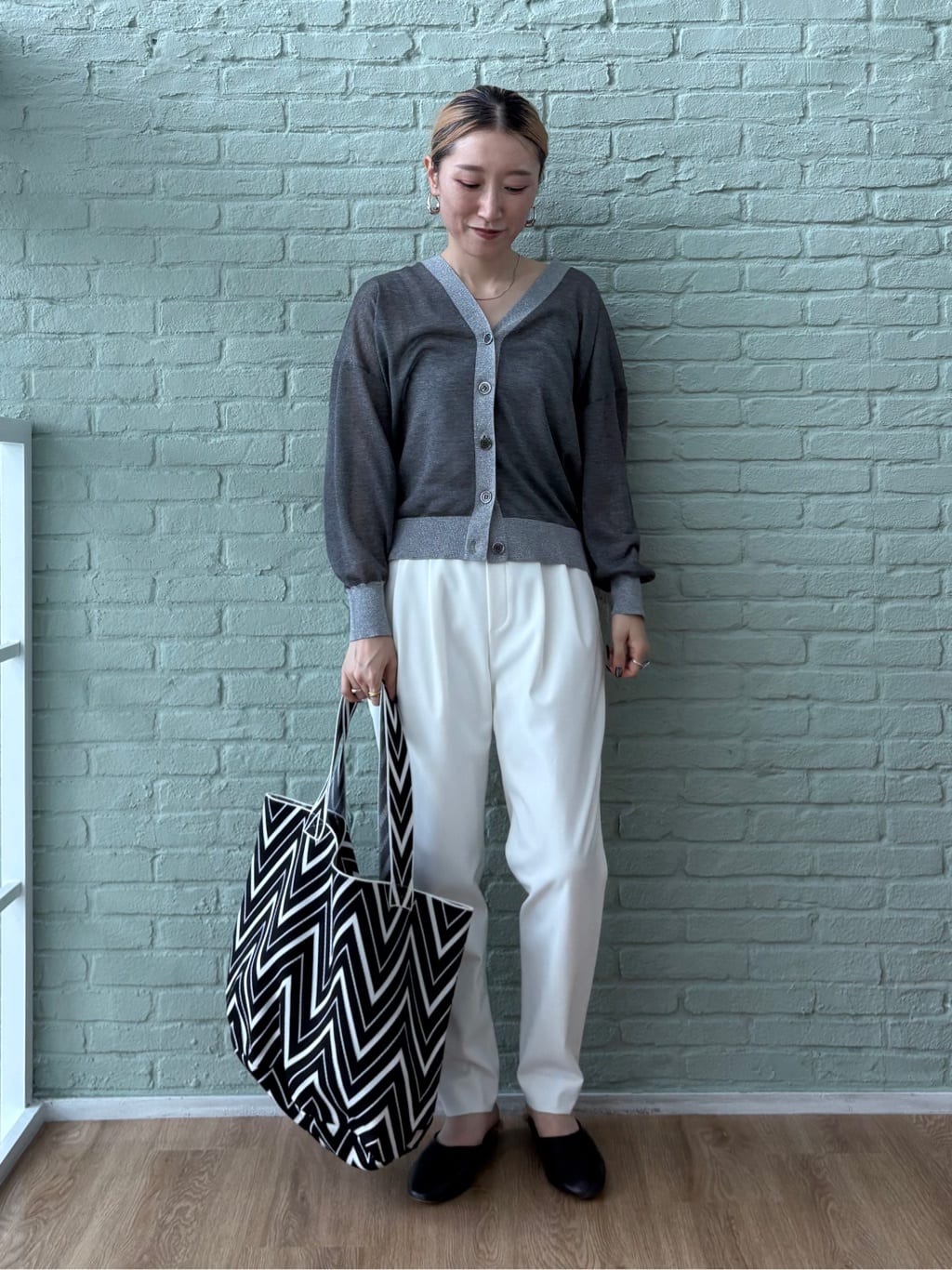 kotakiさんの「INDIVI｜人気NO.1【褒められパンツ／高ストレッチ／ウエストゴム】タックテーパードパンツ」を使ったコーディネート