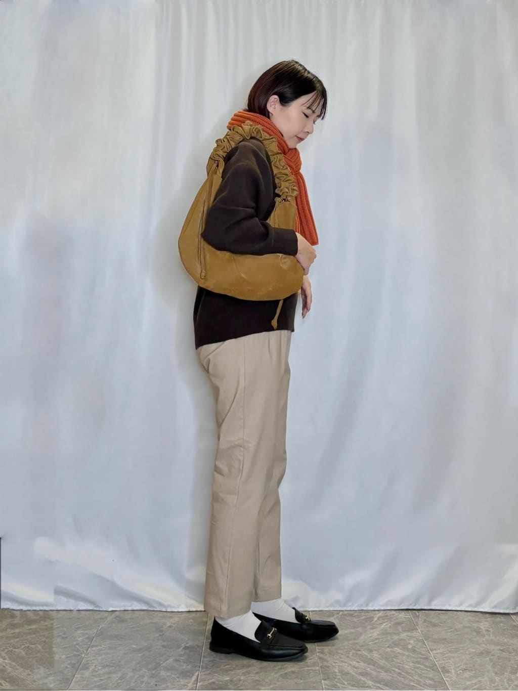 ネリさんの「SHOO･LA･RUE｜【洗濯機可/ちくちくしにくい】大人のための スウェットライク刺繍ロゴニット」を使ったコーディネート