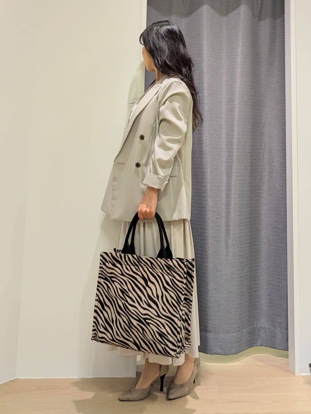 miiさんの「INDIVI｜レザー調ギャザースカート」を使ったコーディネート