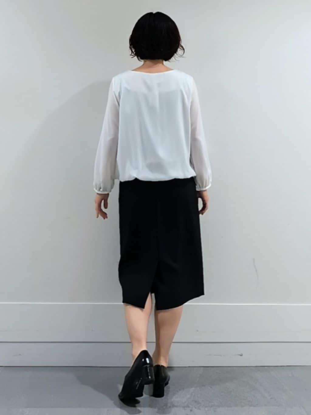 ミズタさんの「UNTITLED｜【透けにくい/ウエストイン見え】パウダリーブラウス」を使ったコーディネート