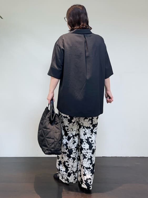 Asamiさんの「UNTITLED｜【UVカット/接触冷感/吸水速乾/ゆったり】V開きネックシャツ」を使ったコーディネート
