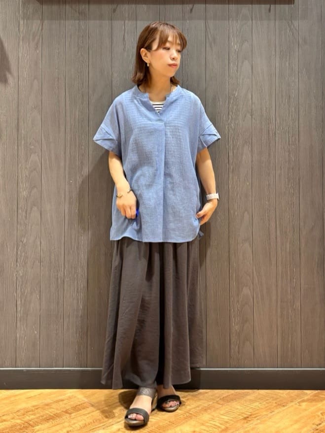 meiさんの「SHOO･LA･RUE｜【S-LL】きれいに体型カバー さらシャリコットン スキッパーシャツ」を使ったコーディネート