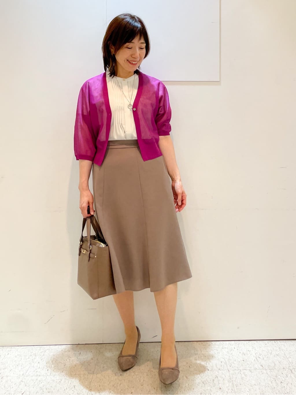 めいさんの「Reflect｜【インナーに◎／すっきり見え！長め丈】タックデティールブラウス」を使ったコーディネート
