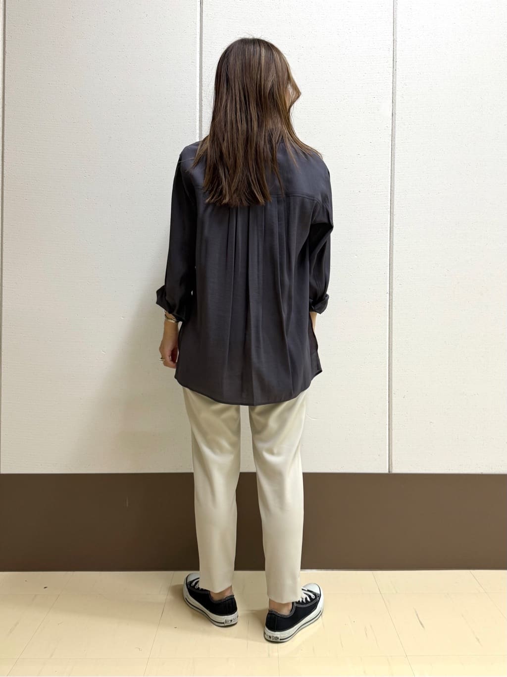 mamiさんの「INDIVI｜【体型カバー／清涼感】シアーオーバーシャツ」を使ったコーディネート