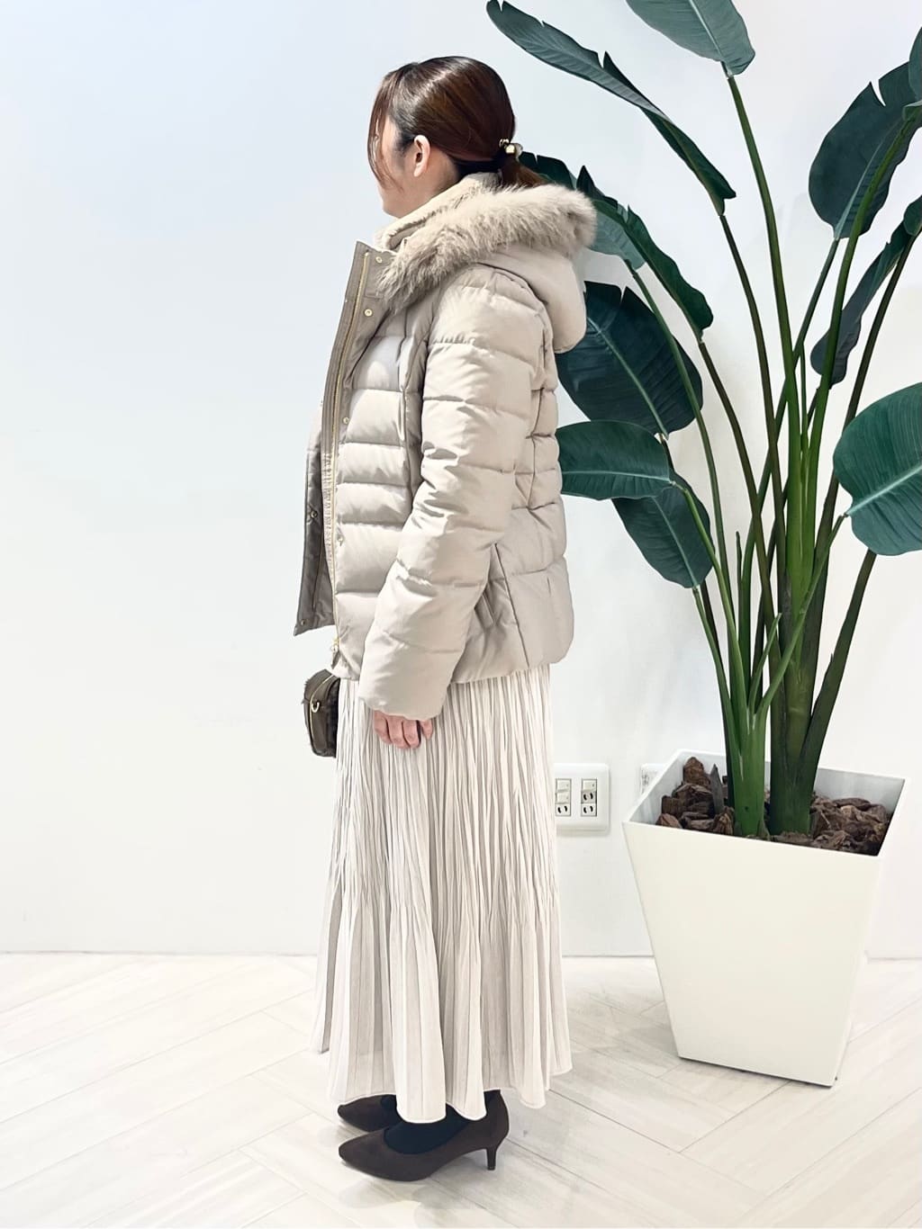 Tomoさんの「UNTITLED｜【名品／撥水／抗菌防臭】ショート丈リサイクルダウンコート」を使ったコーディネート