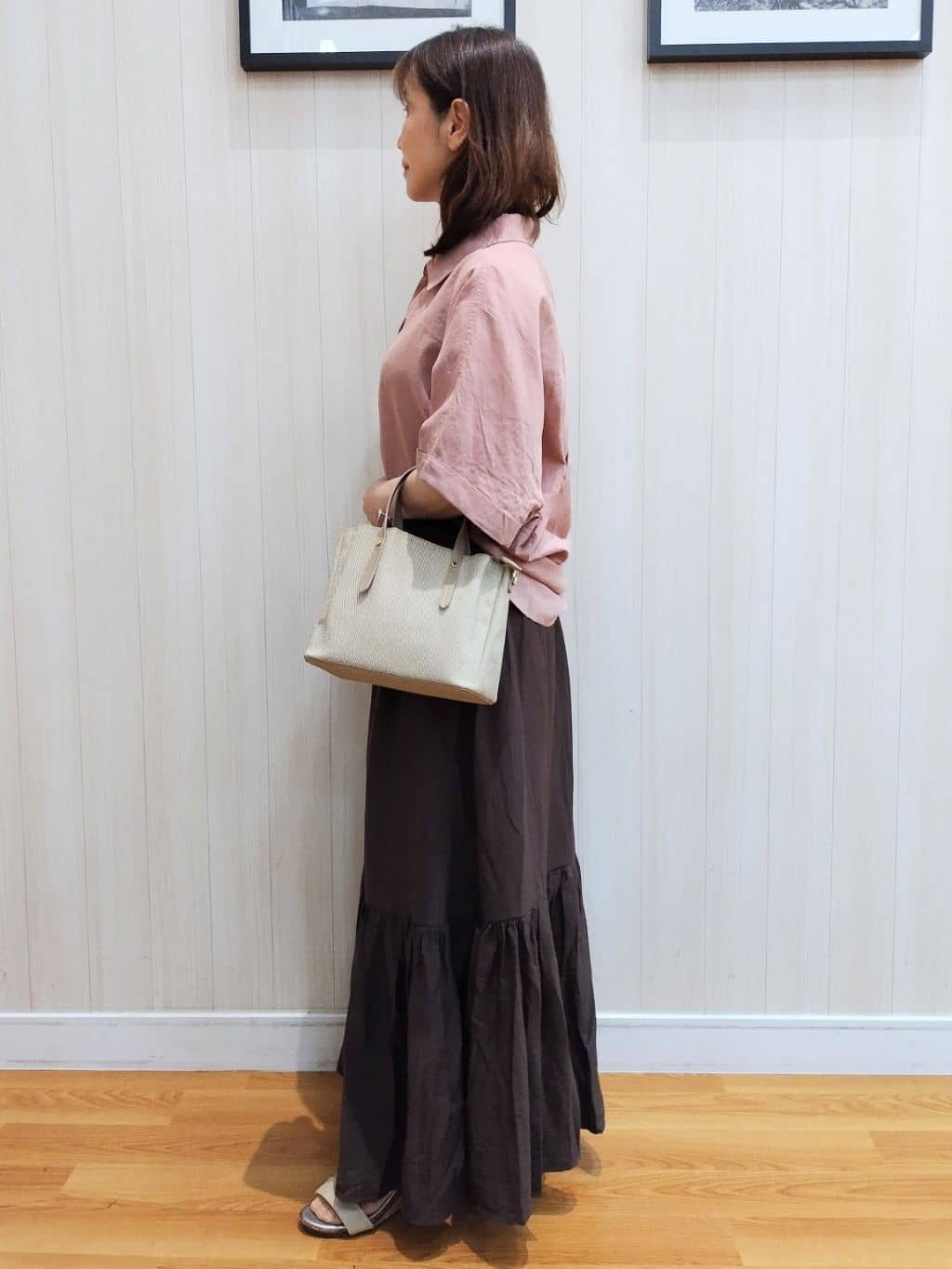 yseさんの「SHOO･LA･RUE｜【S-LL/UV/接触冷感/抗菌防臭】体型を自然にカバー フレンチリネンブレンド襟付ドルマンシャツ」を使ったコーディネート