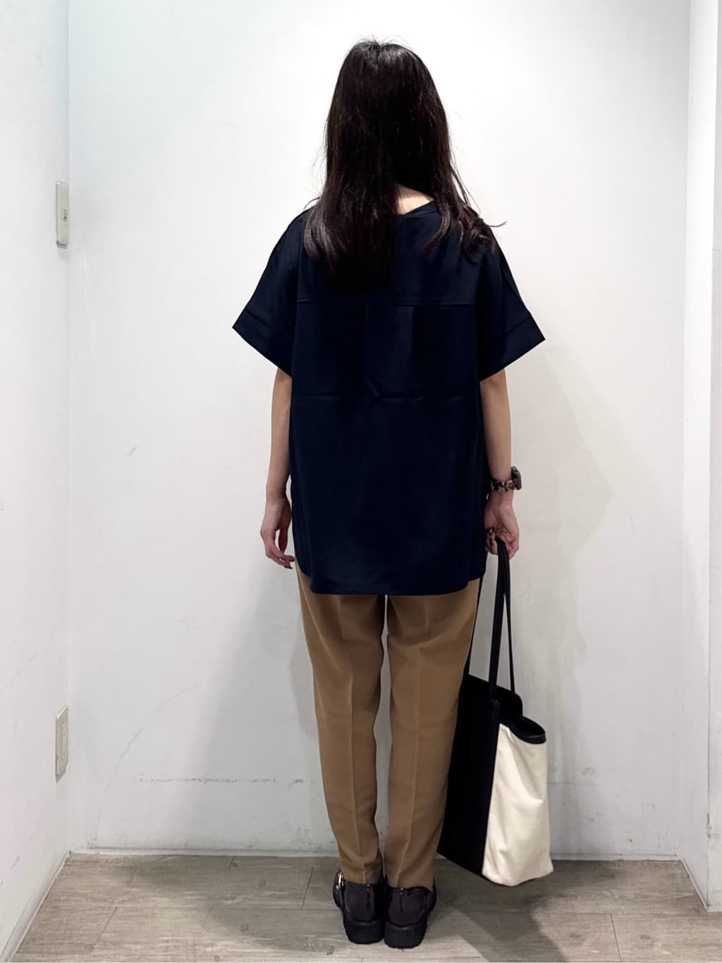 yuicciさんの「OPAQUE.CLIP｜《5色展開／SS-LLサイズ》スキッパー金ボタンブラウス／セットアップ対応【防シワ／ストレッチ／洗濯」を使ったコーディネート