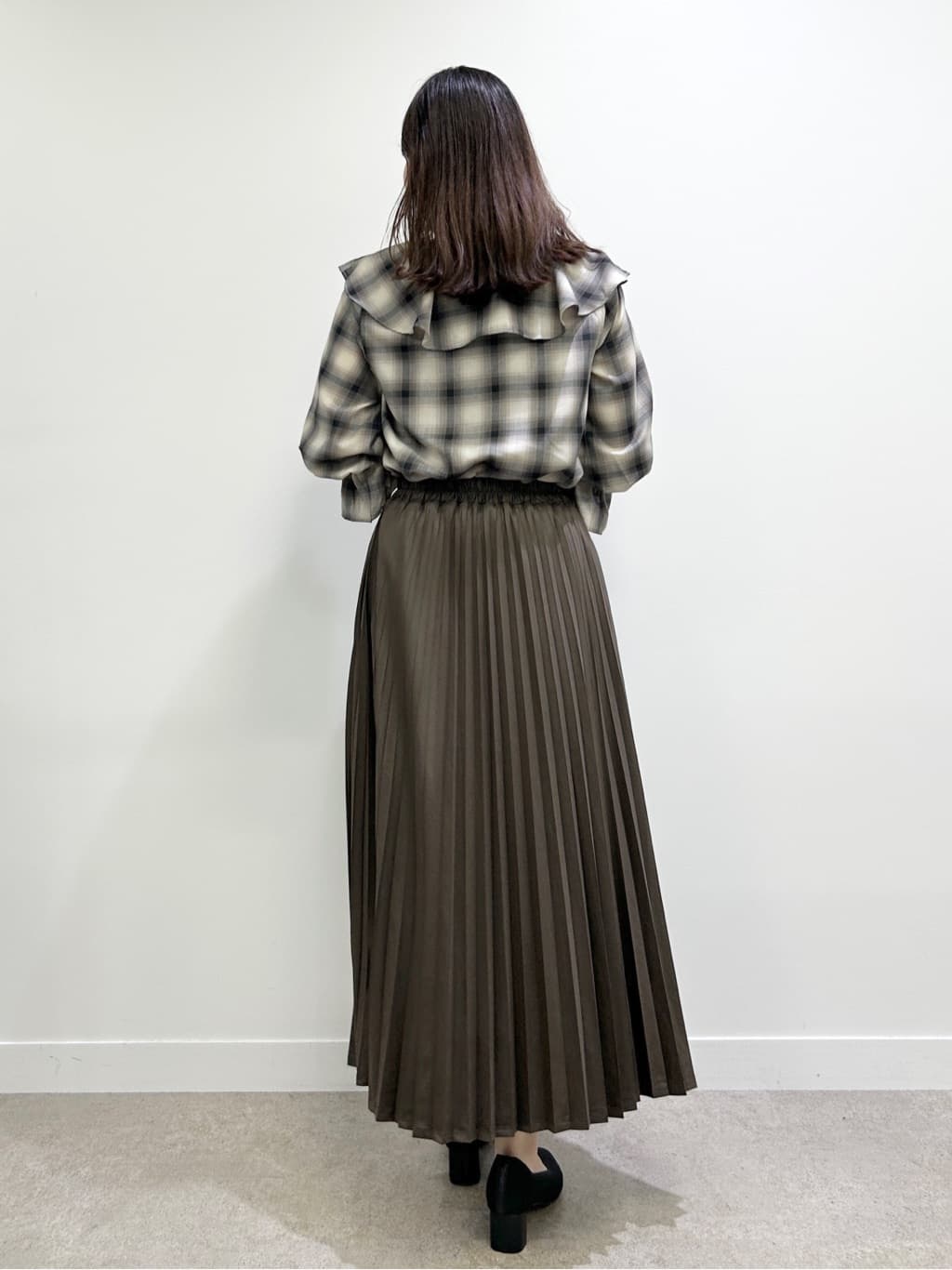shionさんの「SHOO･LA･RUE｜【S-LL】1枚で華やか チェック柄フリルブラウス」を使ったコーディネート