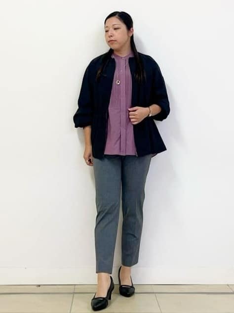 chisaさんの「Reflect｜【程よいゆとり感／体型カバー】ピンタックデザインシャンブレーブラウス」を使ったコーディネート
