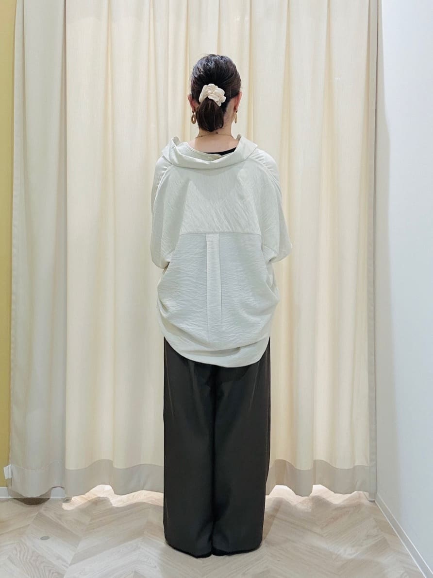 ちはるさんの「SHOO･LA･RUE｜【洗える/S-LL/5分袖】1枚でも羽織としても。さらさらドレープシャツ」を使ったコーディネート