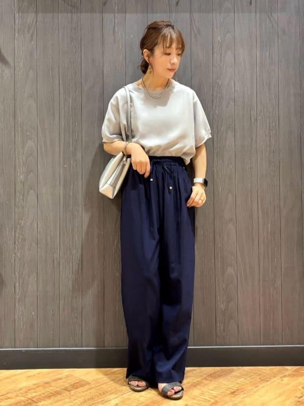 meiさんの「SHOO･LA･RUE｜【ひんやり/洗濯後しわになりにくい】リブ切り替えドルマンブラウス」を使ったコーディネート