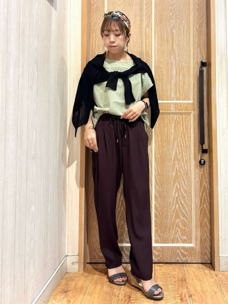 meiさんの「SHOO･LA･RUE｜【洗える/S-LL/体型カバー】レース使いが華やか フレンチスリーブコットンTシャツ」を使ったコーディネート