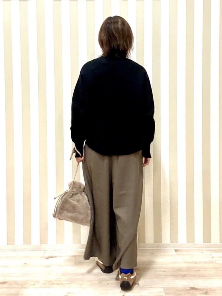 pieceさんの「SHOO･LA･RUE｜フェイクファー巾着ショルダーバッグ」を使ったコーディネート