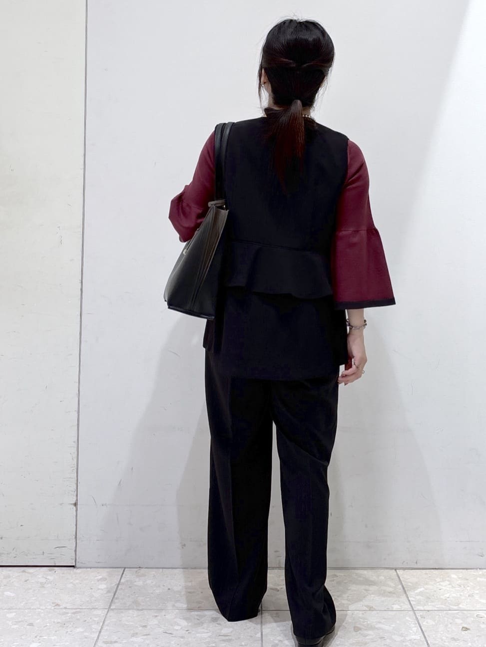 mameさんの「OPAQUE.CLIP｜フリルペプラムジレ／セットアップ対応可【洗濯機洗い可】」を使ったコーディネート