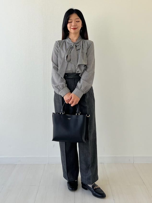 Mori Moriさんの「index｜アシンメトリーレイヤードボウタイブラウス【洗濯機OK／イージーアイロン／防シワ】《XS～3L》」を使ったコーディネート