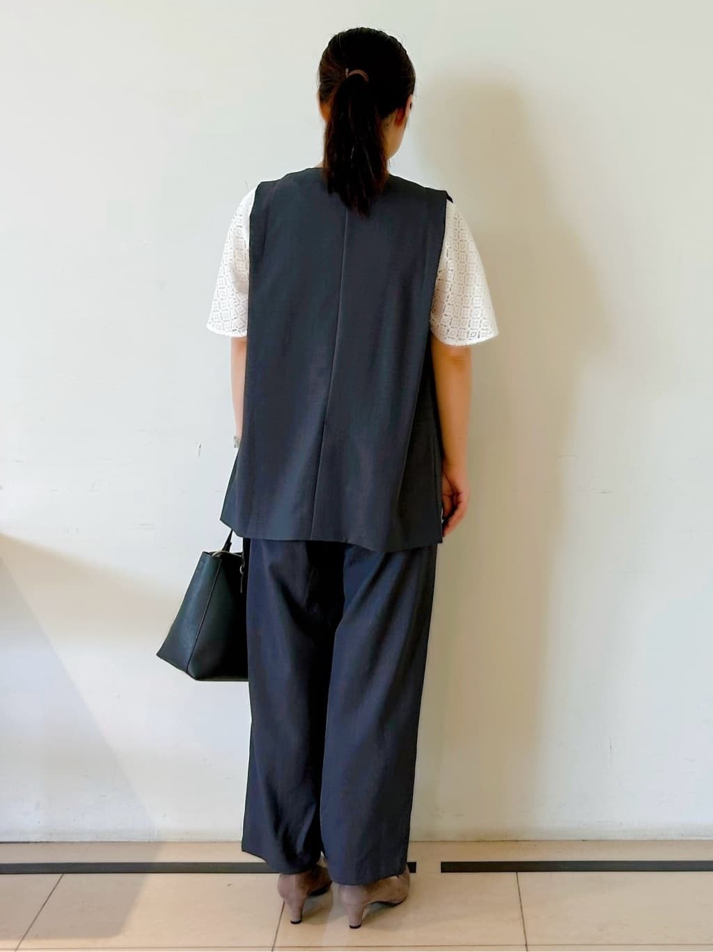 ひーさんの「Reflect｜【ウエスト総ゴム／セットアップ／単品使いOK◎】ベスト＋ストレートパンツセット」を使ったコーディネート