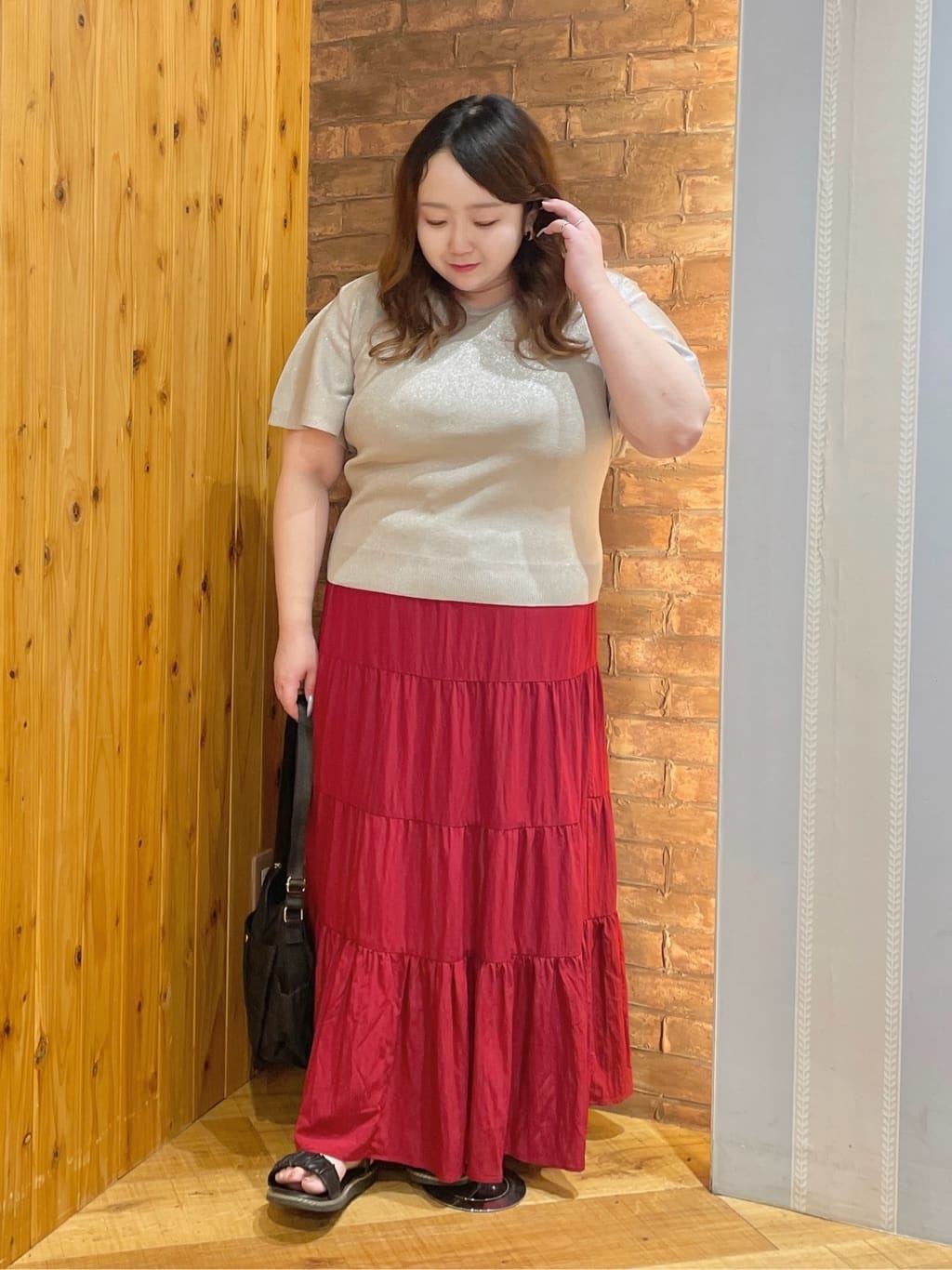 Risaさんの「SHOO･LA･RUE｜【洗える/S-LL】微光沢で華やかなティアードスカート」を使ったコーディネート