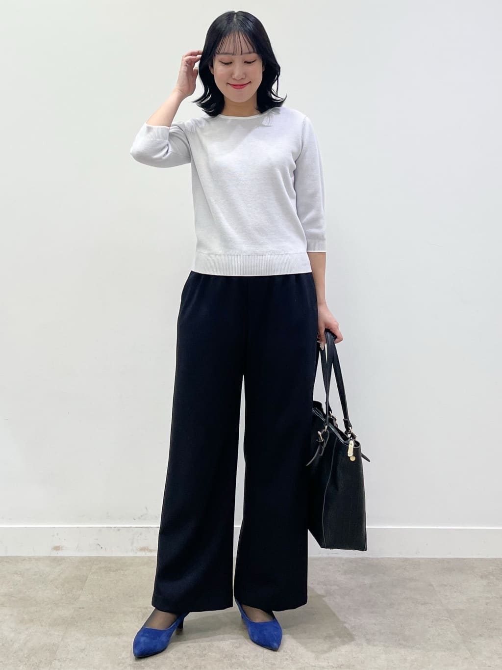 yukariさんの「Reflect｜【秋映え／単品使い◎／すっきり見え】ブローチ付きニットアンサンブル」を使ったコーディネート