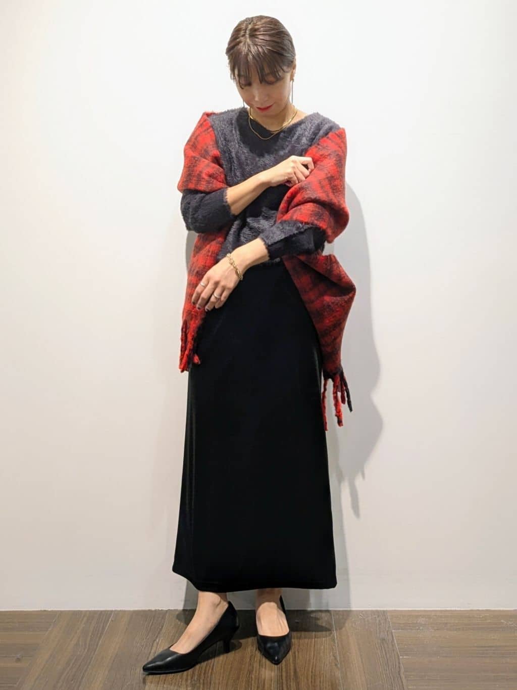 4410さんの「THE SHOP TK｜【華やかで柔らか】ふわふわフェザーニット/洗える・前後2WAY」を使ったコーディネート