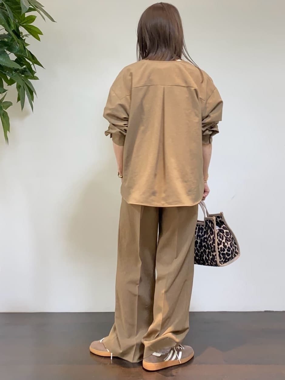 tomoさんの「UNTITLED｜【秋も着られる/セットアップ可】リラククールシャツ」を使ったコーディネート