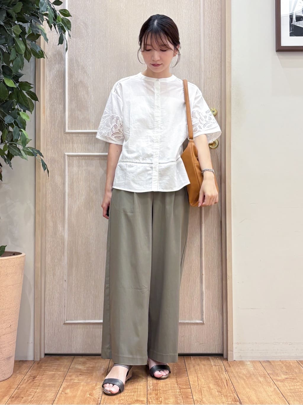 なみさんの「SHOO･LA･RUE｜【S-LL/6分袖】レースデザインで華やか見え お袖刺繍ブラウス」を使ったコーディネート
