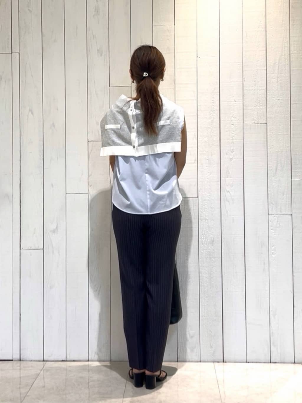 𝑹𝑶𝑴𝑰さんの「INDIVI｜【クールエアー素材／UVケア／吸汗速乾】エアリータックブラウス」を使ったコーディネート