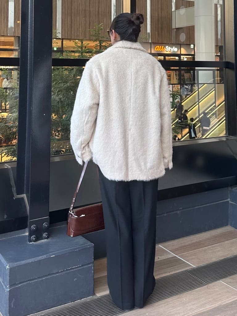 cottonさんの「THE SHOP TK｜纏うだけで大人上品 シャギーチェスターハーフコート」を使ったコーディネート