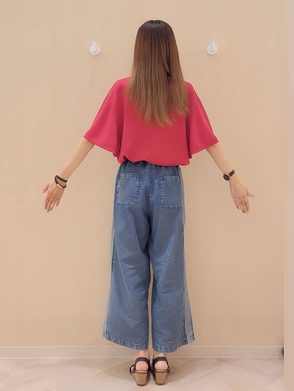 asadaさんの「SHOO･LA･RUE｜【S-LL】二の腕はカバーして魅せる フレアスリーブニット」を使ったコーディネート