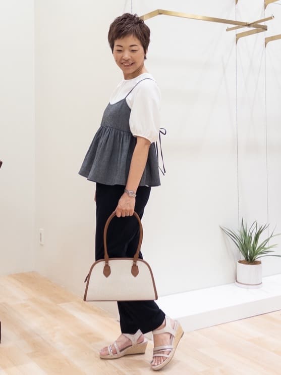 シュウコさんの「grove｜キレイも動きやすさも　美脚見えハイパーストレッチパンツ」を使ったコーディネート