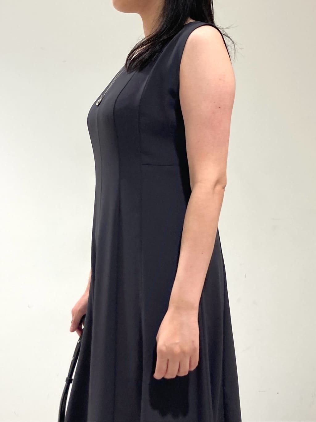 momokoさんの「INDIVI｜【美シルエット】ノースリーブワンピース」を使ったコーディネート