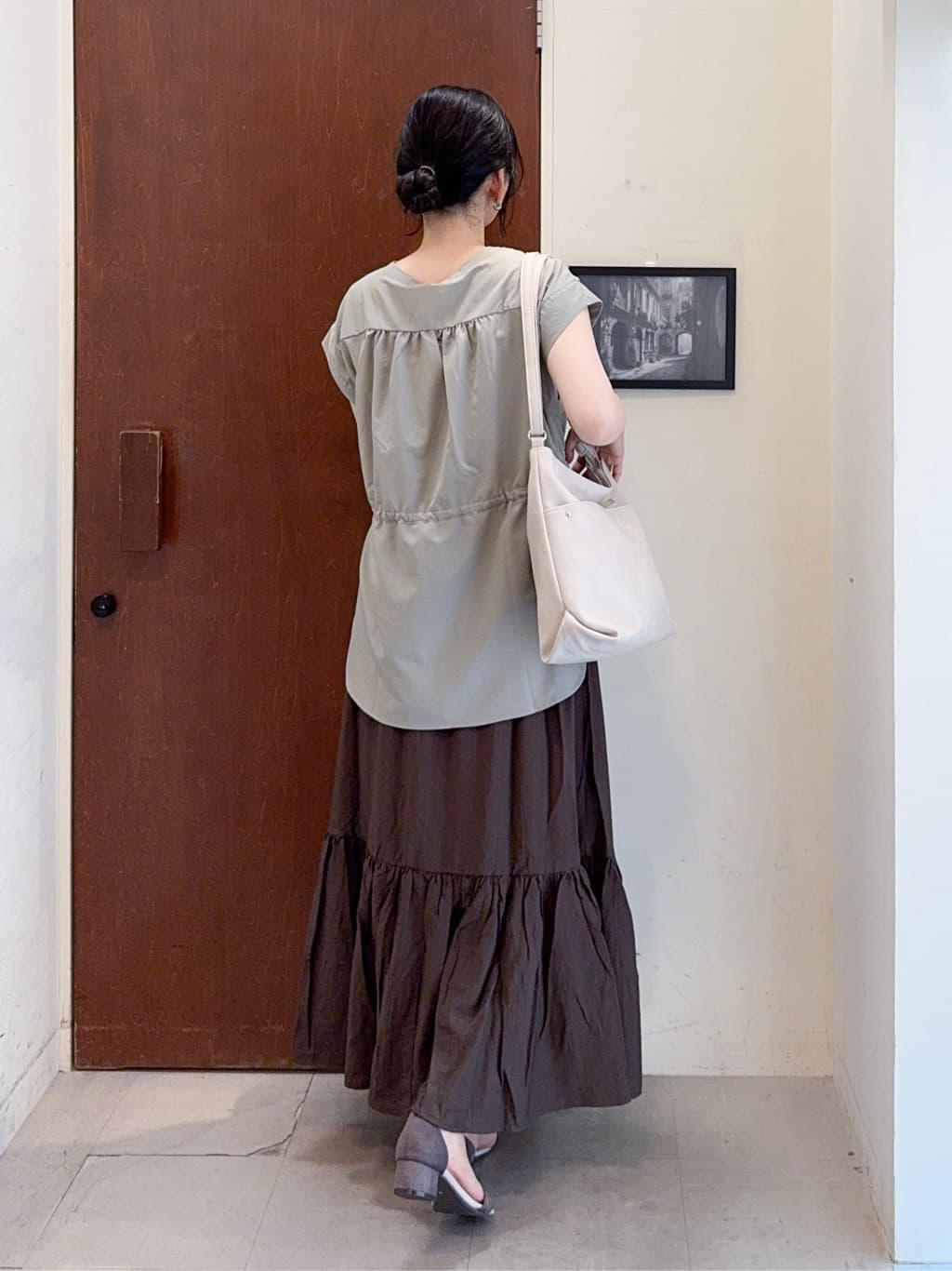 𝐇𝐢𝐫𝐨𝐦𝐢さんの「SHOO･LA･RUE｜【S-LL】シルエットが変えられる ウエストリボンブラウス」を使ったコーディネート