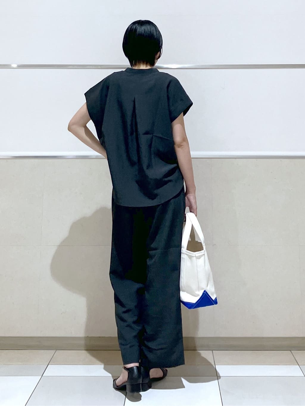 eriko さんの「Dessin｜【2点セット/ウエストゴム/洗える】スキッパ―シャツ＆ストレートパンツセット」を使ったコーディネート
