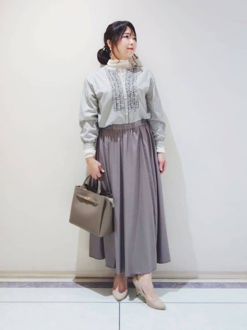 TOMOMIさんの「INDIVI｜【洗える／薄手／ラメ】シアーラメニット」を使ったコーディネート
