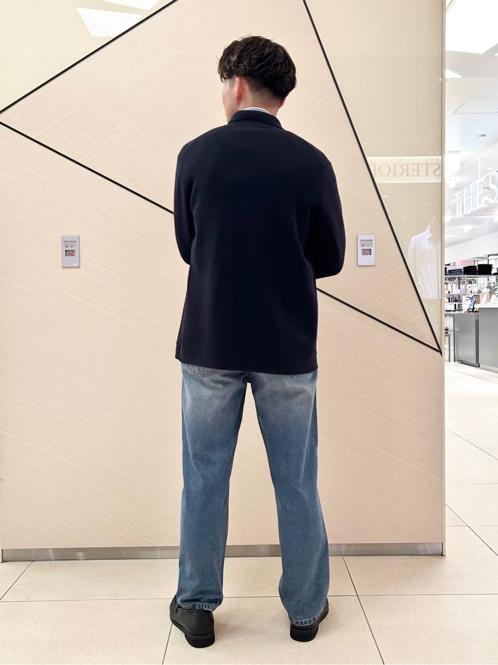 千葉亮太さんの「DRESSTERIOR｜ダブルブレスト ニットジャケット」を使ったコーディネート