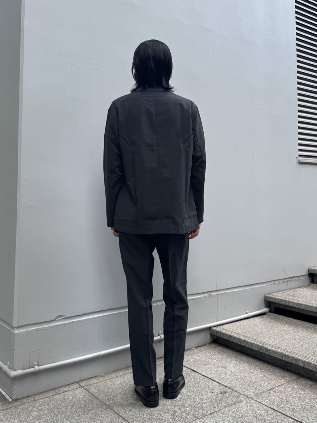 simさんの「tk.TAKEO KIKUCHI｜◆【WEB限定 マシンウォッシャブル】機能性エアリードライノーカラーセットアップ/ノーカラージャケッ」を使ったコーディネート