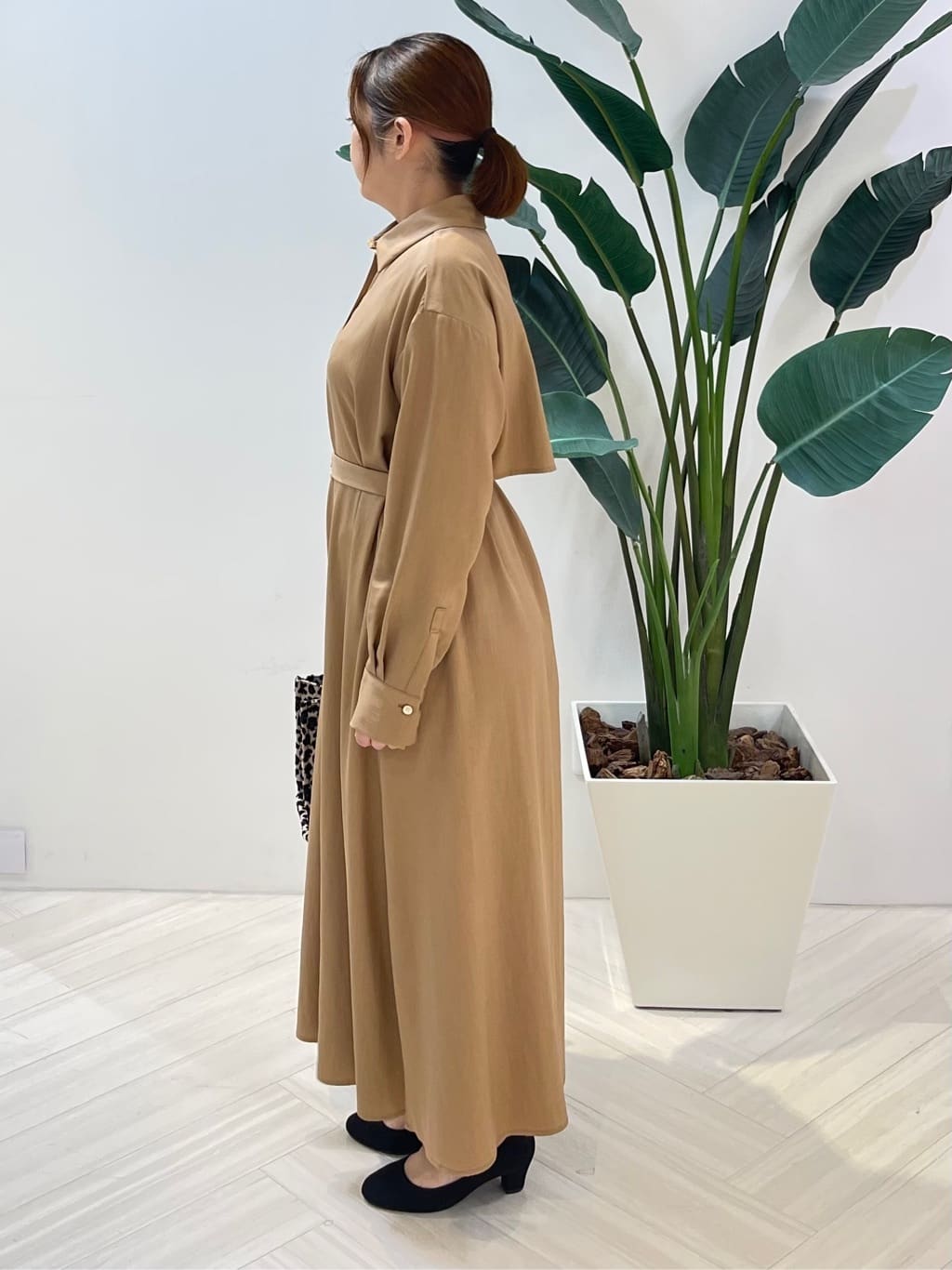 Tomoさんの「UNTITLED｜【前開きボタン/ベルト付/羽織シャツ/】2WAYトレンチ風ワンピース」を使ったコーディネート